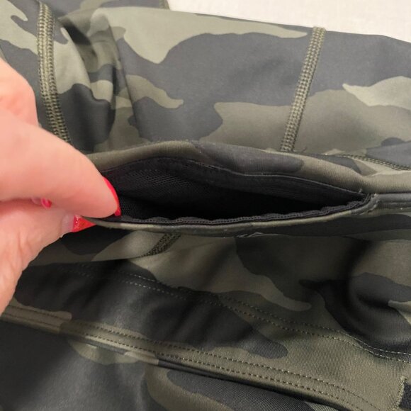 Athleta Ultimate 7/8 Tight Camo Print Size L - Picture 7 of 12